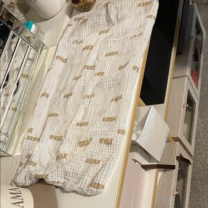 White and Gold XO Patterned changing table cover